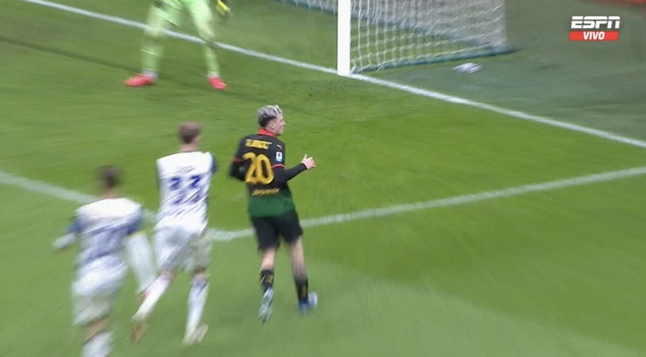  逆天！維羅納中場(chǎng)扇A-希門(mén)尼斯后腦勺巴掌逃過(guò)紅牌，后者反推染黃