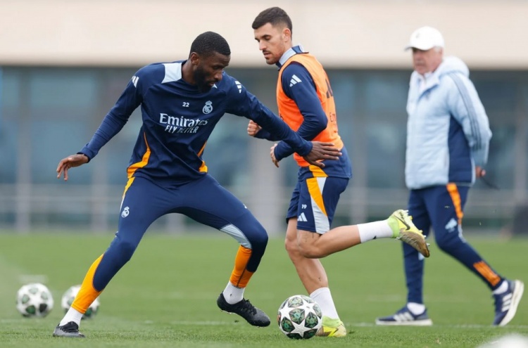  皇馬官方：阿拉巴和呂迪格恢復合練，球隊繼續(xù)備戰(zhàn)曼城