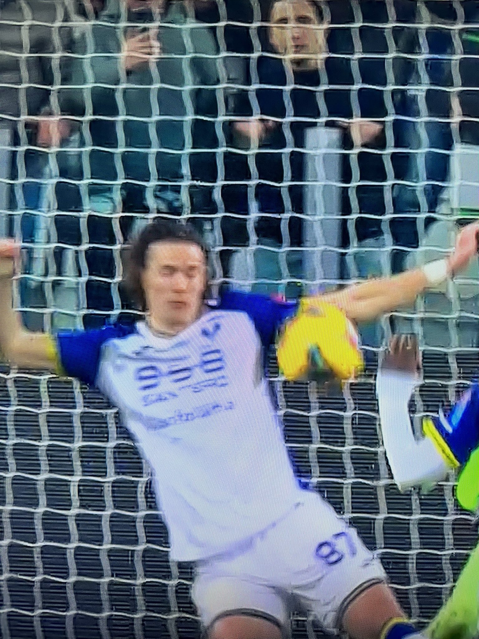  前裁判：維羅納后衛(wèi)手臂阻擋洛卡特利的射門(mén)，一般情況都會(huì)吹點(diǎn)球