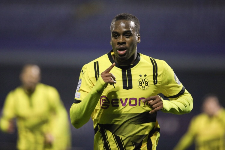  圖片報(bào)：熱刺有意吉滕斯但面臨槍手藍(lán)軍競價(jià)，最終報(bào)價(jià)或需1億歐