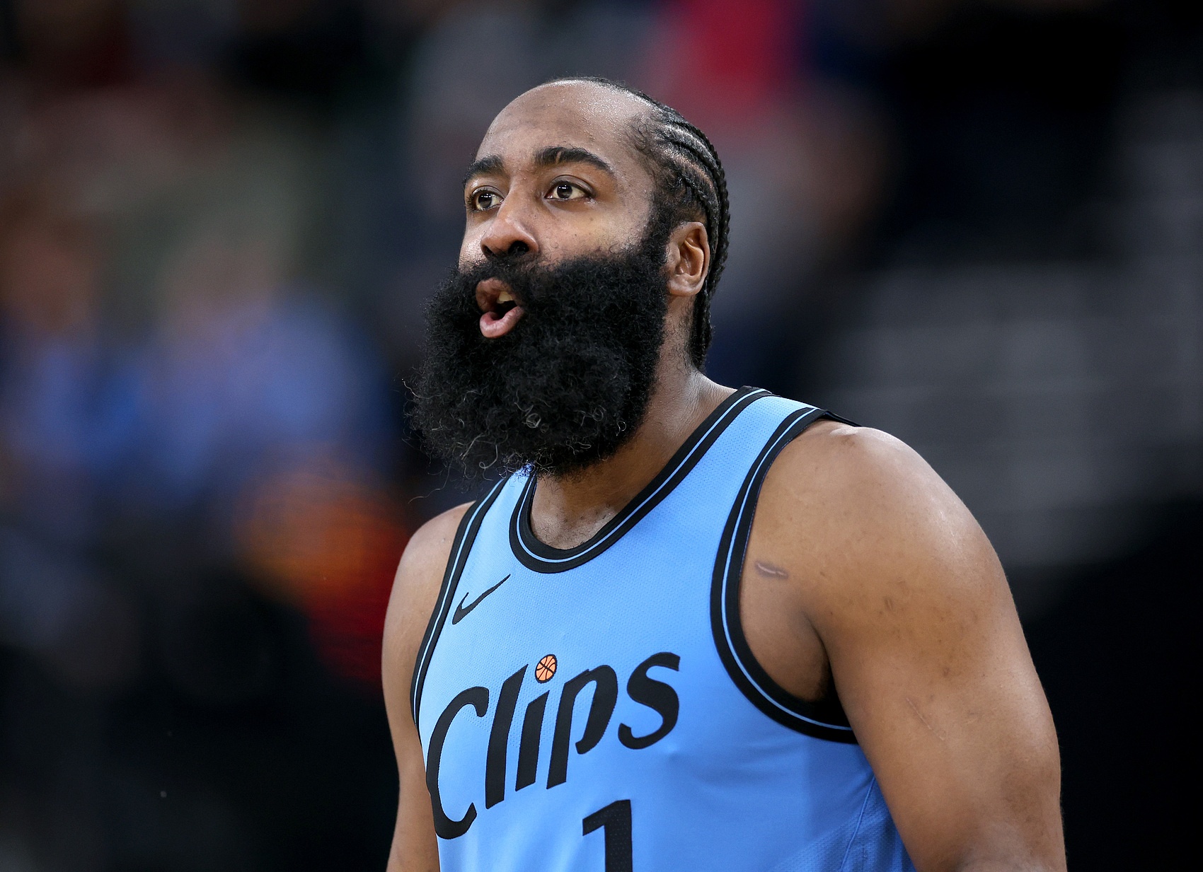  手感不佳但串聯(lián)依然很穩(wěn)！哈登半場三分6中1拿7分 但送出8助2斷